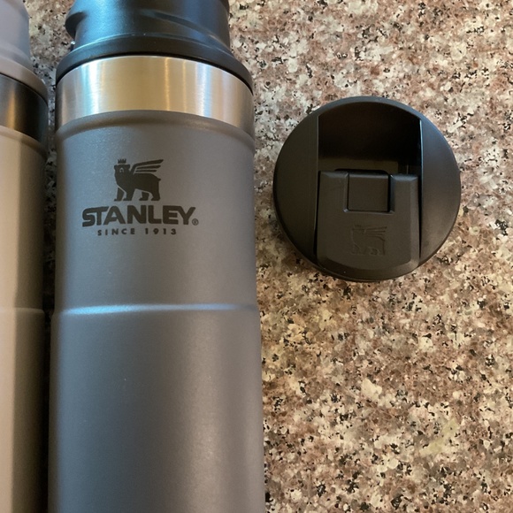 Stanley Classic Trigger Action Travel Mugs Set of 2 Charcoal and light gray 16oz - Picture 3 of 11